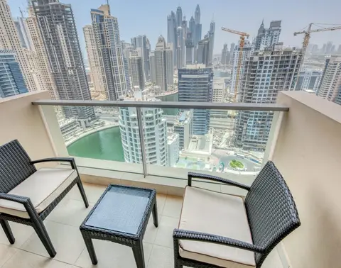 Hotel-like Stay in this 1-Bedroom Unit w/ Canal Views on a High-Floor — Dubai Marina — photo 4