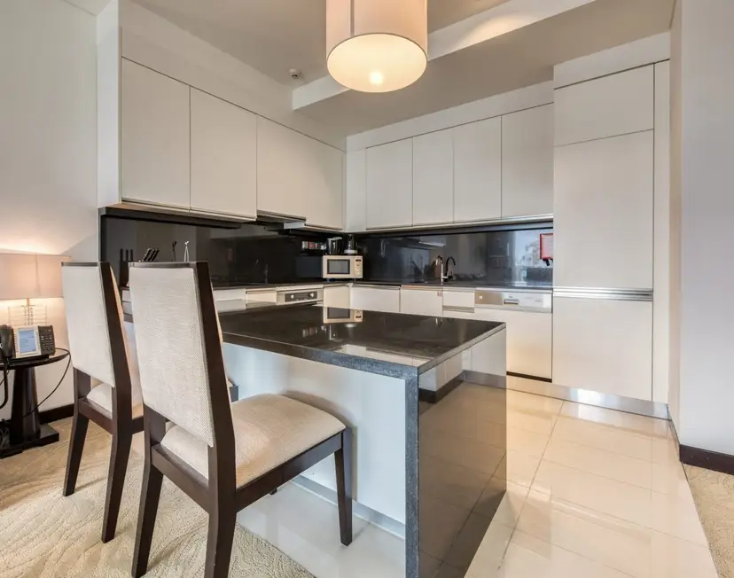 Hotel-like Stay in this 1-Bedroom Unit w/ Canal Views on a High-Floor — Dubai Marina — photo 11