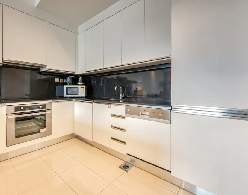Hotel-like Stay in this 1-Bedroom Unit w/ Canal Views on a High-Floor — Dubai Marina — photo 12