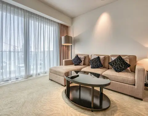 Hotel-like Stay in this 1-Bedroom Unit w/ Canal Views on a High-Floor — Dubai Marina — photo 2
