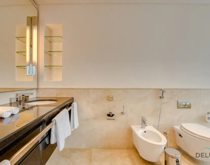 Overlooking Marina Views Next to Marina Mall 1-Bedroom Unit — Dubai Marina — photo 16