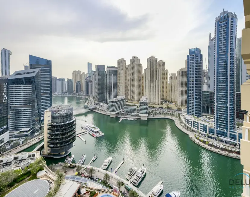 À quelques pas du Marina Mall avec vue iconique sur le canal de la marina — Dubai Marina — photo 9