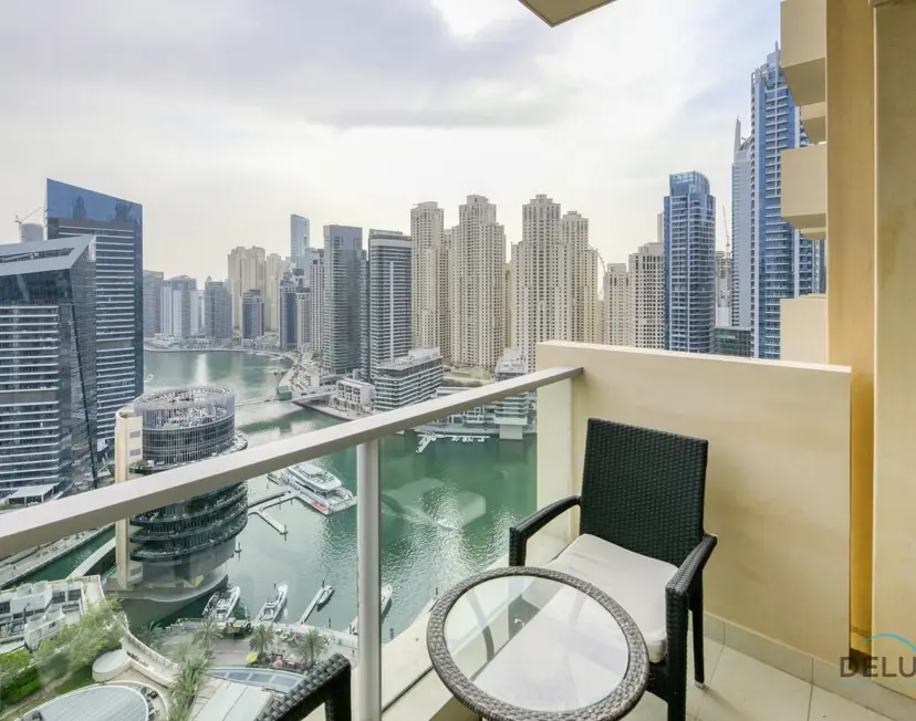 À quelques pas du Marina Mall avec vue iconique sur le canal de la marina — Dubai Marina — photo 8