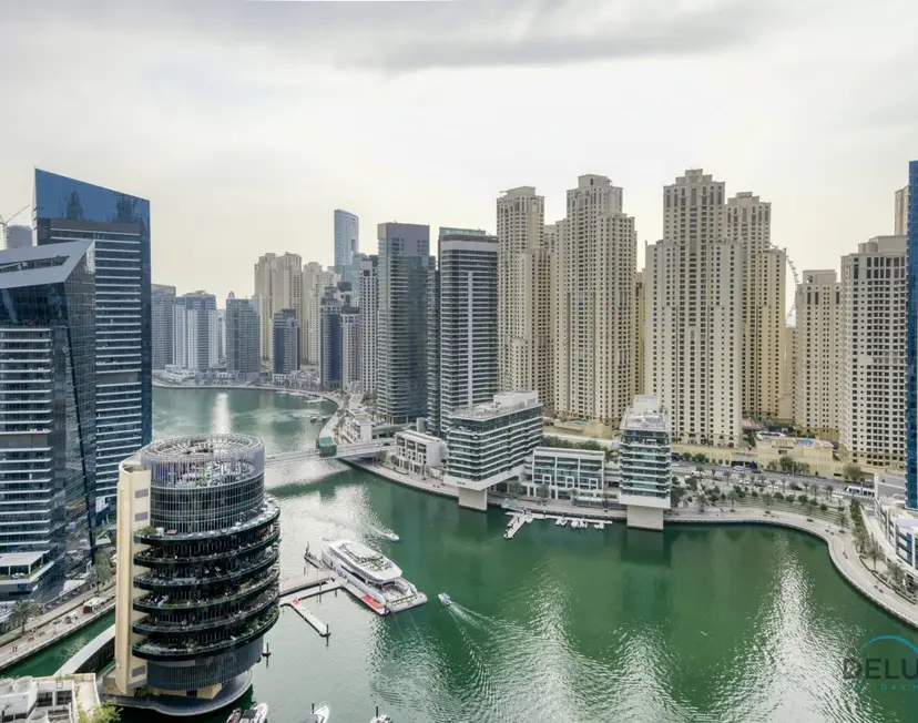 À quelques pas du Marina Mall avec vue iconique sur le canal de la marina — Dubai Marina — photo 12