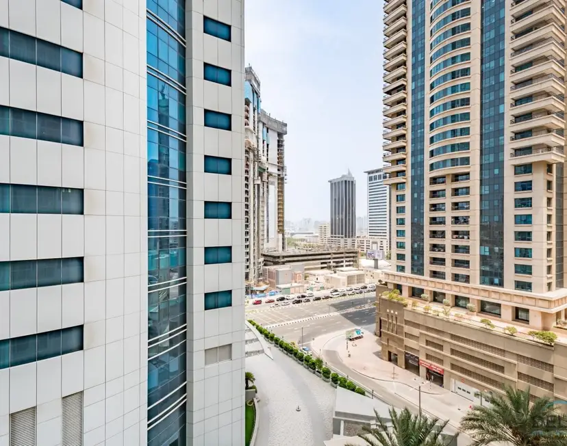 Charming 1-Bedroom Apartment at Ocean Heights — Dubai Marina — photo 36