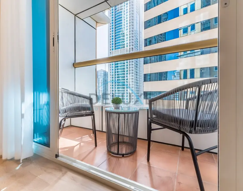 Appartement de 2 chambres modernisé avec vue partielle sur la mer, proche du tramway de Dubaï — Dubai Marina — photo 8