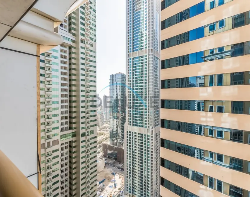 Appartement de 2 chambres modernisé avec vue partielle sur la mer, proche du tramway de Dubaï — Dubai Marina — photo 10