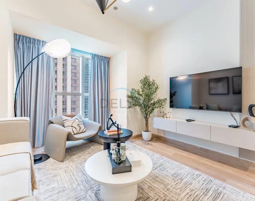 Redesigned High-Rise 1-Bedroom Near Key Landmarks, Elite Residence — Dubai Marina — photo 10