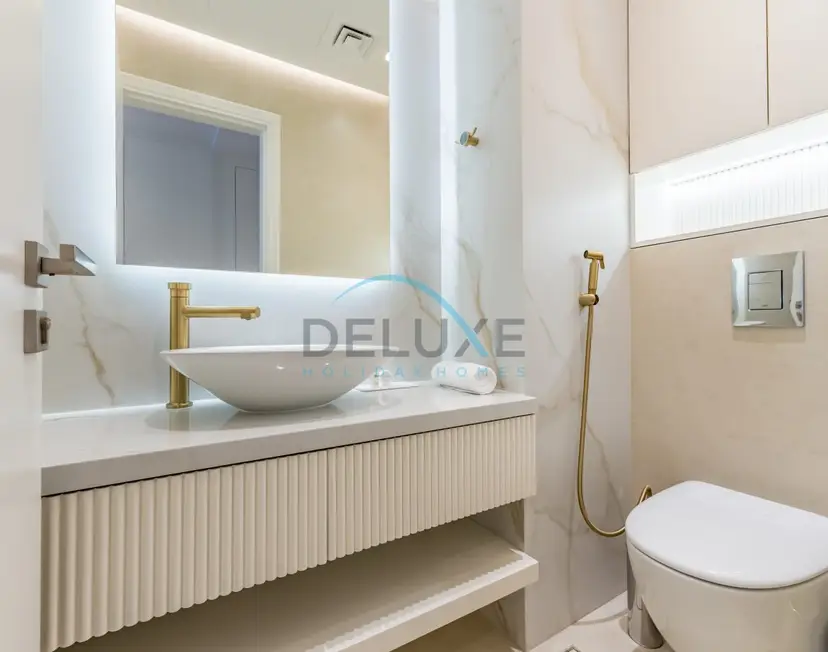 Upgraded 1-Bedroom Overlooking Palm Jumeirah & Sea Views from Living — Dubai Marina — photo 12