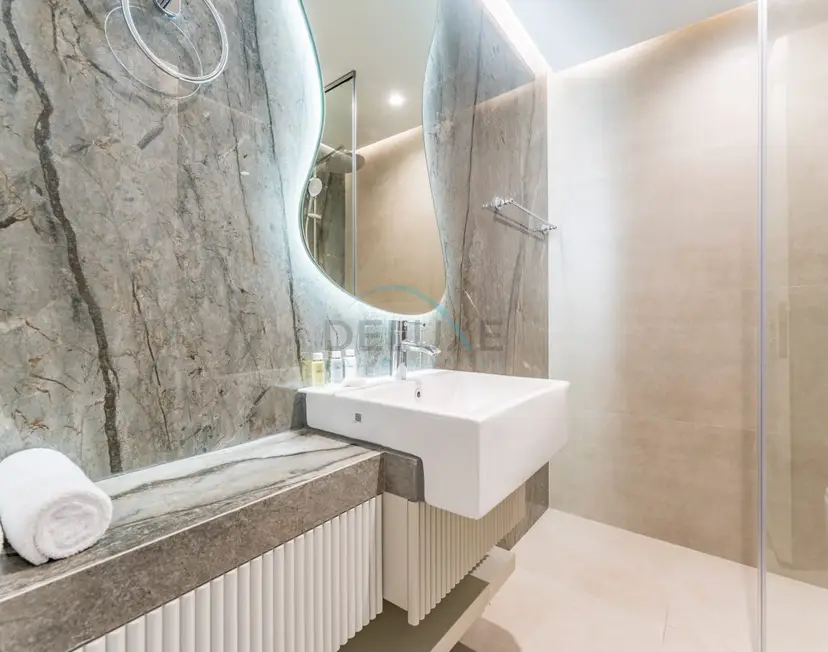 Redesigned High-Rise 1-Bedroom Near Key Landmarks, Elite Residence — Dubai Marina — photo 13