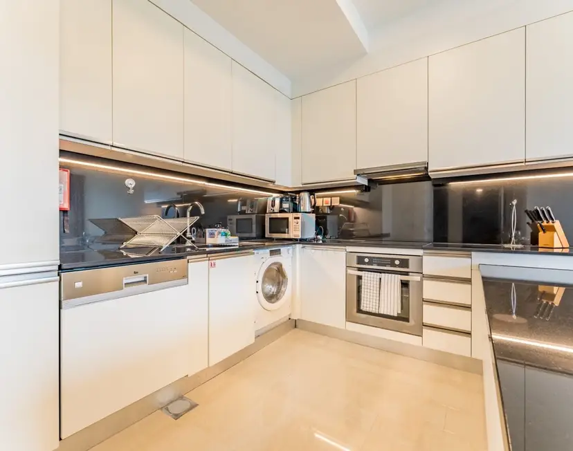 Appartement d'une chambre en étage élevé avec vue panoramique sur le canal de Dubaï — Dubai Marina — photo 8
