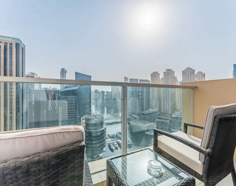 Appartement d'une chambre en étage élevé avec vue panoramique sur le canal de Dubaï — Dubai Marina — photo 4