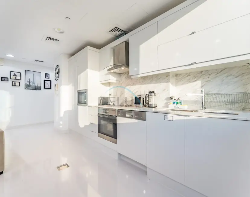 3-Bedroom with Sea View, Short Stroll From Marina Walk — Dubai Marina — photo 11